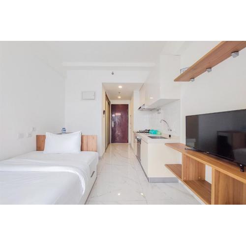 Nice and Comfy Studio Apartment at Sky House BSD By Travelio