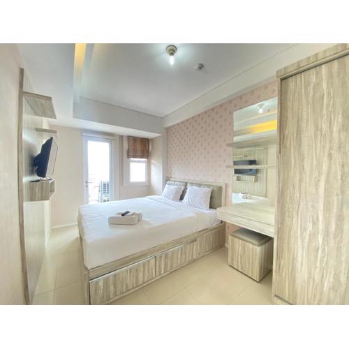 Nice and Cozy 2BR Apartment at Parahyangan Residence By Travelio