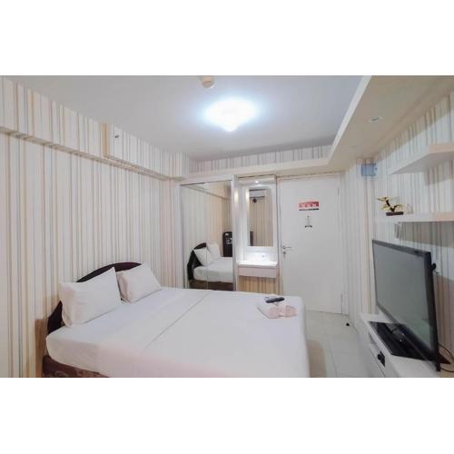 Nice and Cozy Studio at Bassura City Apartment By Travelio