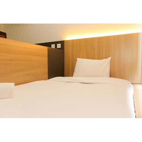 Nice and Cozy Studio at Monroe Tower Apartment By Travelio