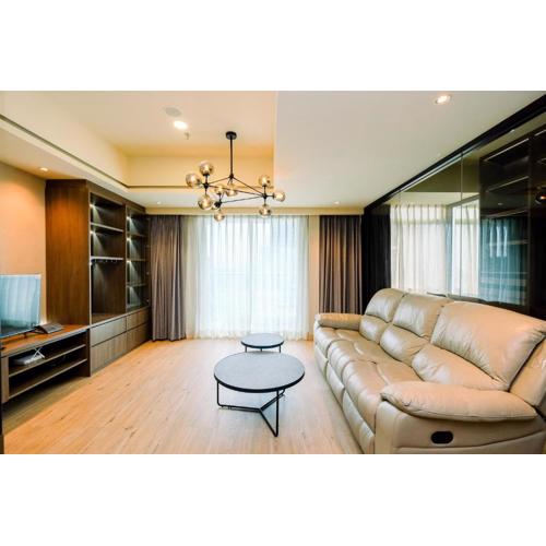 Nice and Elegant 1BR at The Kensington Royal Suites Apartment By Travelio
