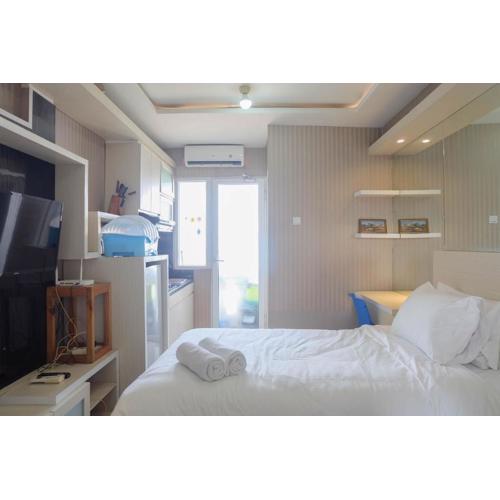 Nice and Fancy Studio at Green Pramuka City Apartment By Travelio