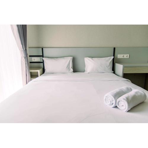 Nice and Fancy Studio Room at Sky House BSD Apartment By Travelio