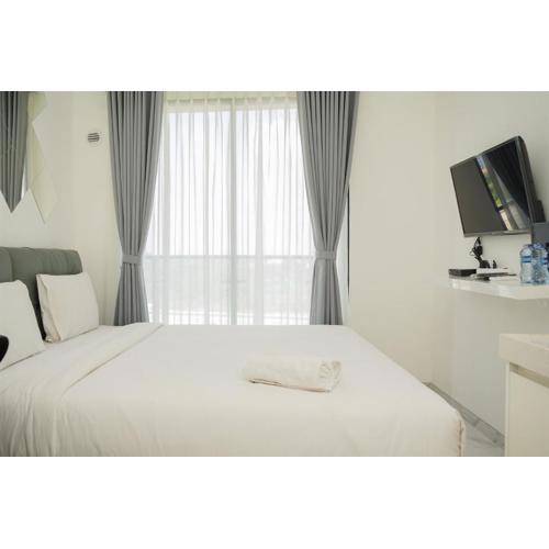 Nice and Homey Studio Room at Sky House BSD Apartment By Travelio