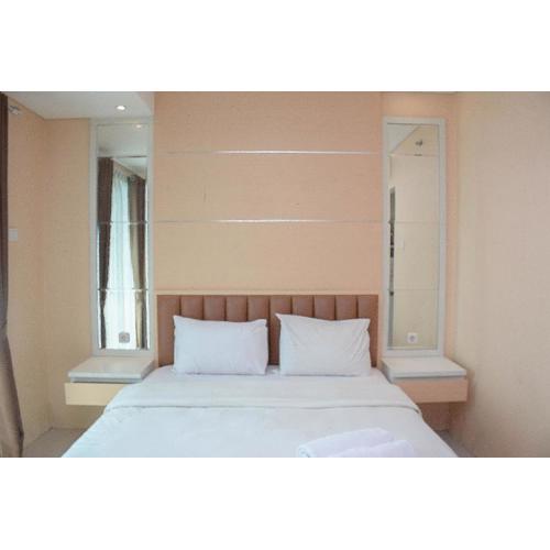 Nice and Minimalist Studio at Apartment Woodland Park Residence By Travelio