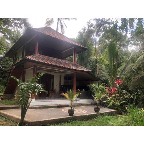Nice house, quiet place overlooking rice fields