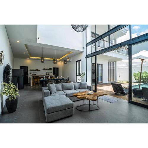 Night Lights - 3BR Villa with Rooftop near Canggu