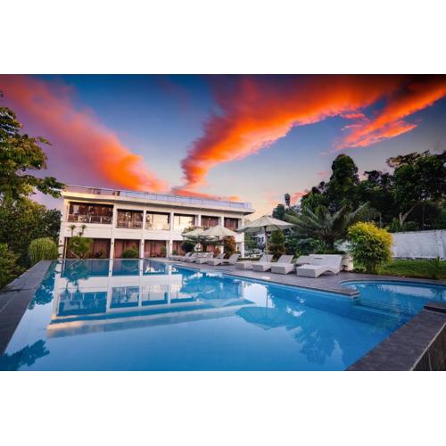 Nirvana Hotel Resort Tetebatu