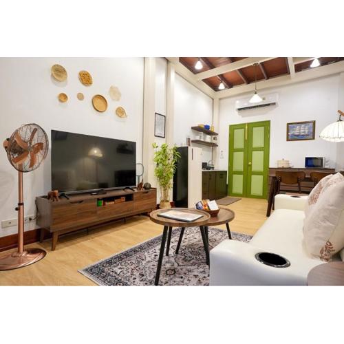 Nivas Wanit 2BR 1SFB Yaowarat MRT EntireHome 80SQM