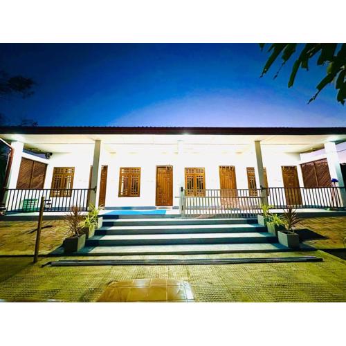 NMK Trinco Holiday Inn