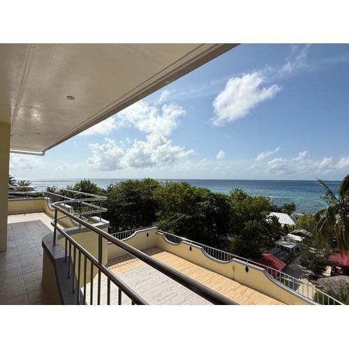Noah Family Room with Seaview Balcony
