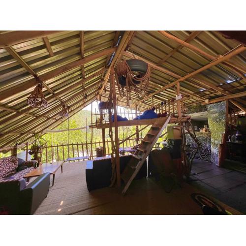 Noname Hostel And Cafe