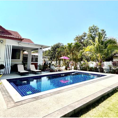 Nongnuchs Homestay Interior Queen Room