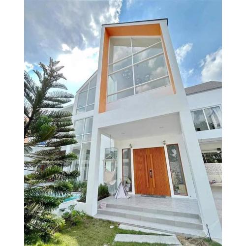 Nordic Villa 5BR Pool, Jacuzzi, Rooftop and More