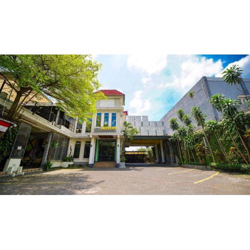 Novon Family Hotel by Tripletree