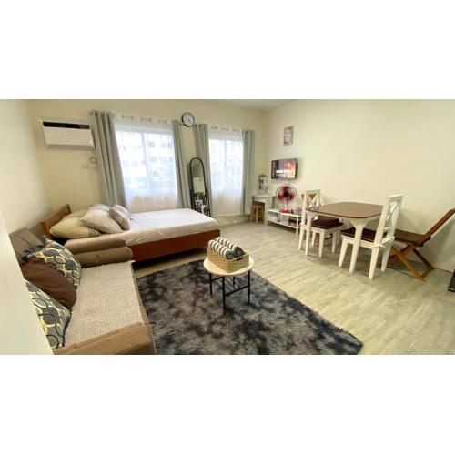 Nuvali Studio Retreat Free Pool Access & Fast WiFi