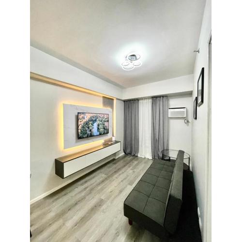 Nyli Minimalist Suite