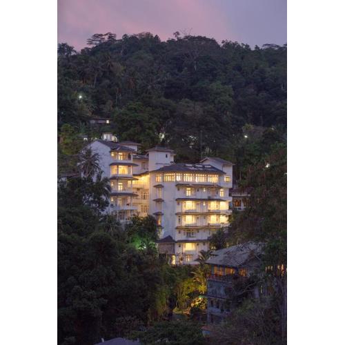 Oak Ray Serene Garden Hotel