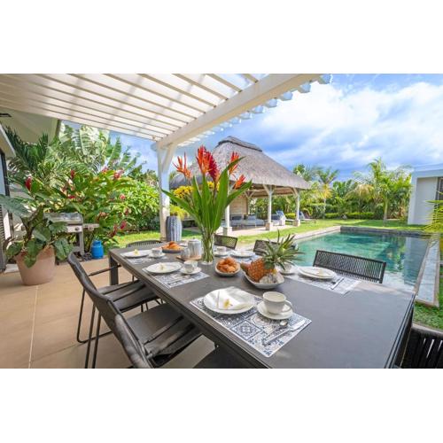 OCEAN beachfront flat, 3 bedrooms en suite, Grand Gaube