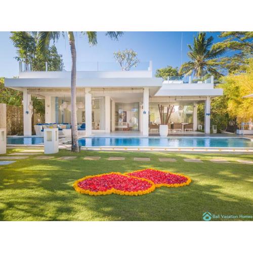 Ocean Beachfront Luxury Design Villa @ Lovina - Villa Ibiza Bali