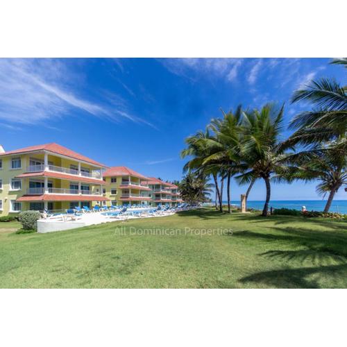 Ocean front, direct access to the beach