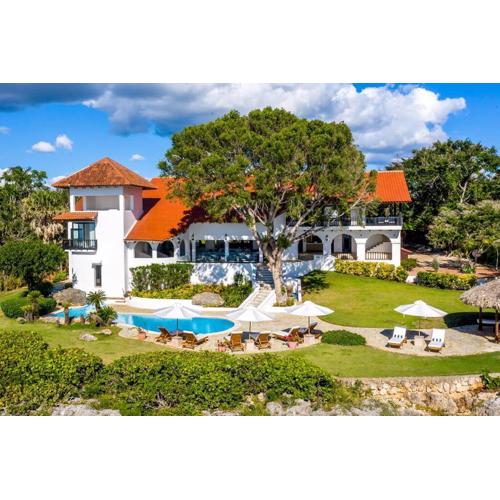 Ocean Front Villa Accommodates 14 Guests With Service