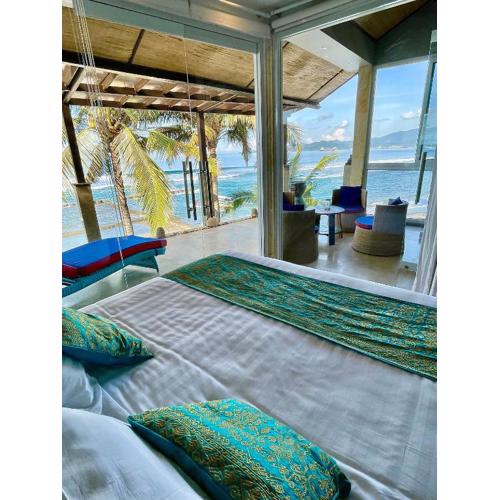 Ocean Suite By A&J - Exceptional Beachfront Apartment - Candidasa