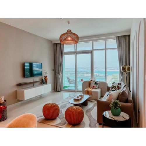 Oceanfront Escape: Stylish 1 BR in Beachfront