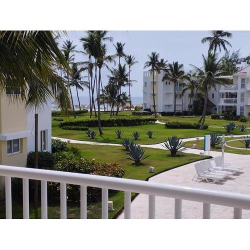 Oceanfront Playa Turquesa with highspeed Wi-Fi, pools, free beach access