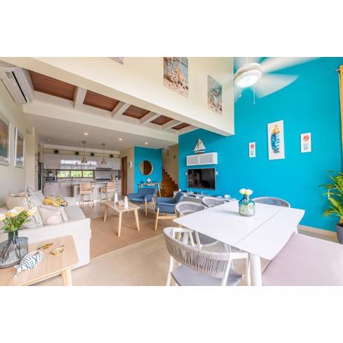 Océano azul en playa bonita O302