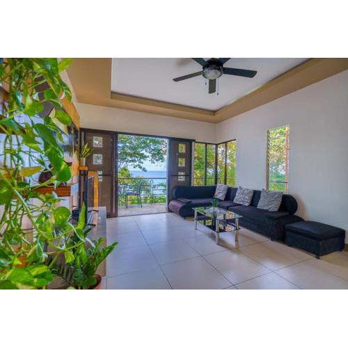 Oceanside 2 bedroom house, 100Mbps WiFi