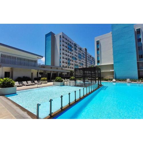 Oceanview apartment with pool, wifi & workspace