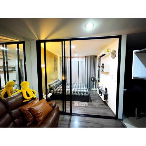 Octopus Suite on HighRise, Skytrain, Fast Wifi and AC