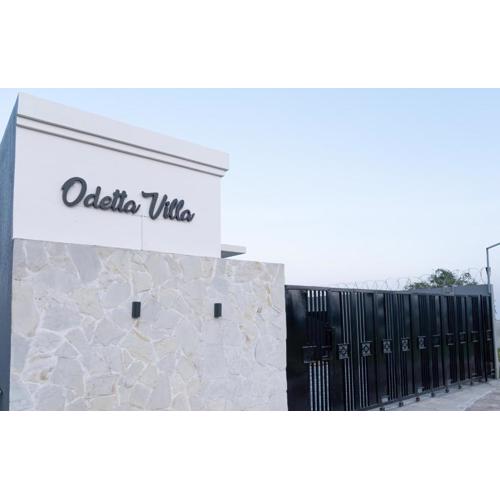 Odetta Villa Puncak - Kolam Renang Private