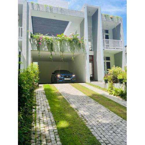 OESIS - Stylish Villa Steps from Historic Galle Fort