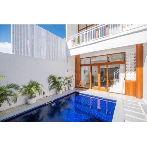 OG Cruz - Central & Stylish Canggu Pool Villa - Sleeps 7