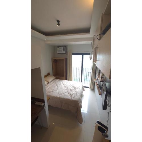 Ohana Suites 2 Studio Lot 8 Condo Near Ayala Cebu City with fast Wifi and Netflix
