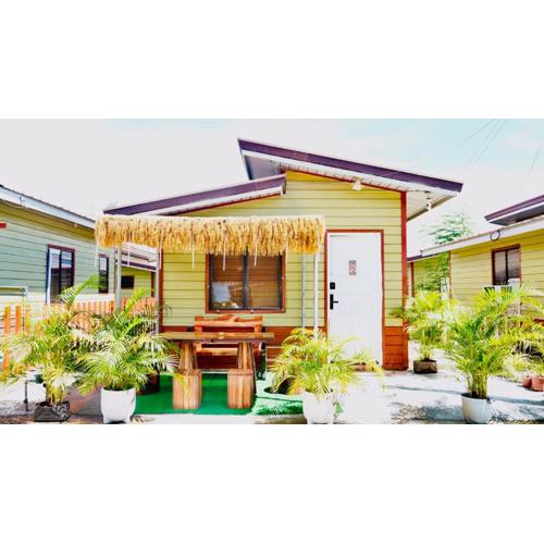 Olango Island - S&E-1 Tiny Guest House Fully Furnished with Hot Shower, Washer, Wi-Fi, Netflix & King-size Bed