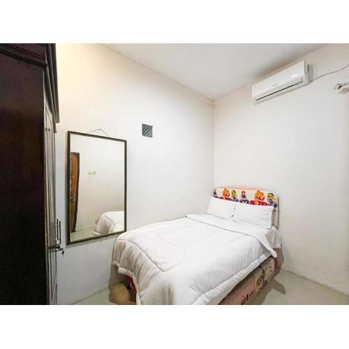 Oma Kost 3 Probolinggo Mitra RedDoorz