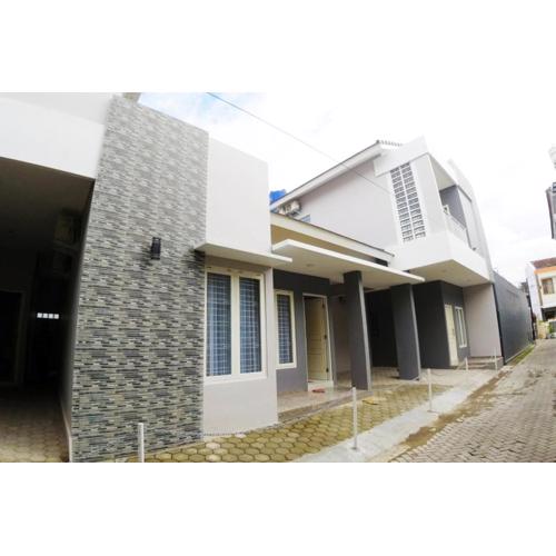 Omah Bondi Family Homestay by FH Stay