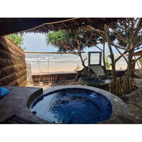 Omah Laut Bondo Jepara - by the beach, direct view of the sea, great base for water sports