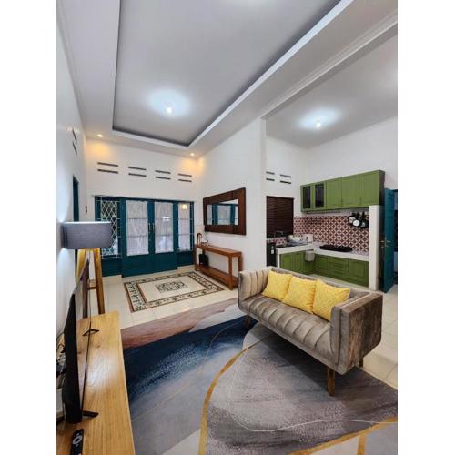 OMAH LONDO - 4BR JOGJA CITY