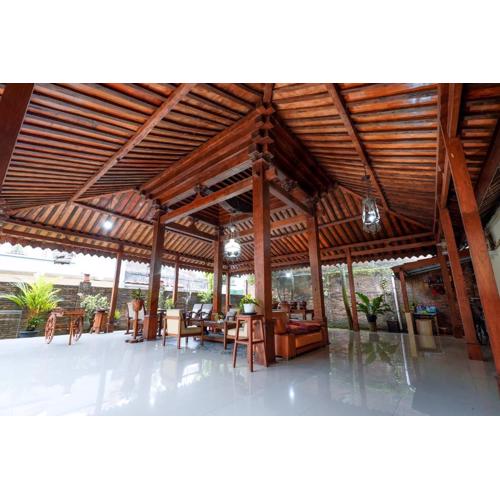 Omah Ralin Family Homestay with Spacious Joglo House