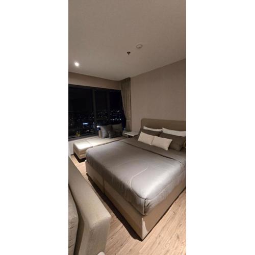 Once 25th floor with sea view