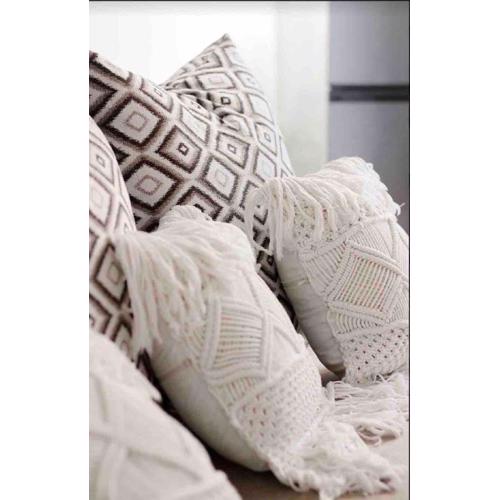 One Bed Villa - Walk to Canggu Beach!