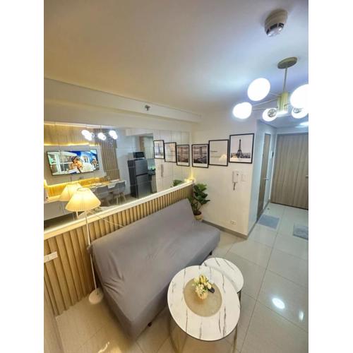 One Bedroom Apartment near MOA