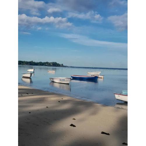 One-bedroom beach apartment, aircon,pool,WIFI