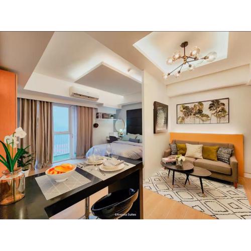 One Bedroom Unit with Venice Canal View