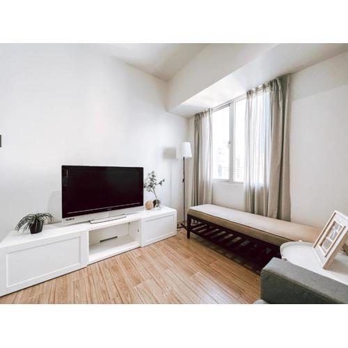 One Bedroom with Pool at Avida Tower 1 Ayala IT Park