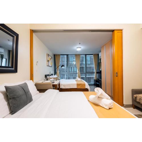 One Uptown Residence 1Br 2Bed Affordable for 4,Uptown Mall Linked